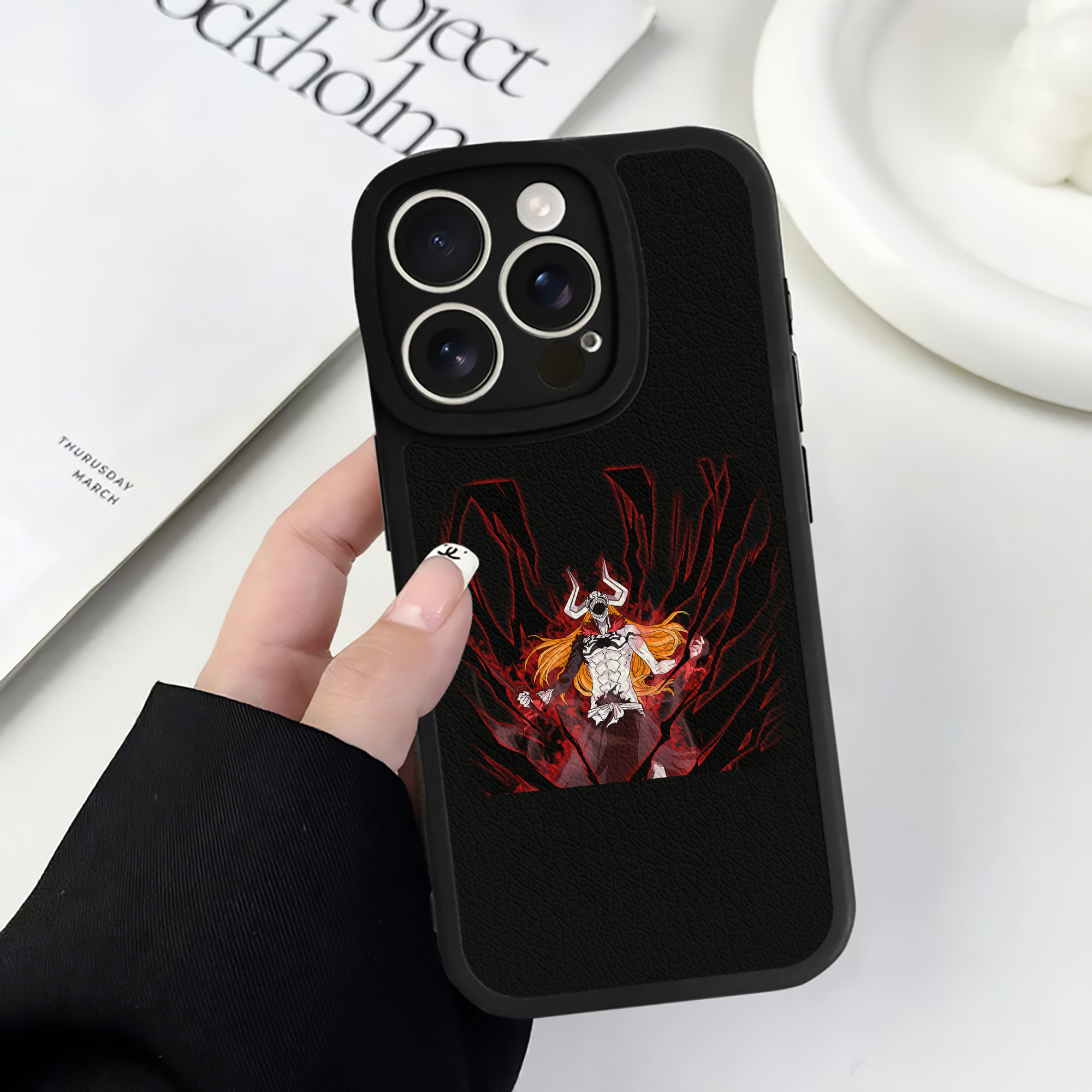 ブリーチ 黒崎一護（くろさき いちご）BLEACH Kurosaki Ichigo 【iPhone 16シリーズ対応】シリコンスマホケース（レザー調） 材質：シリコン